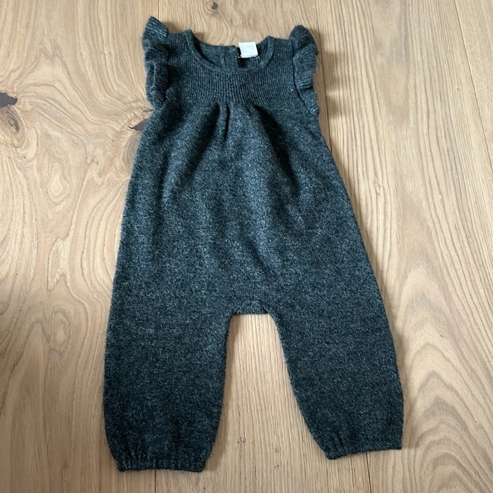 Gap baby ruffle one piece gray 6/12m